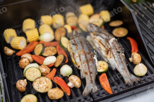 Preview: Fish and vegetables on a grill