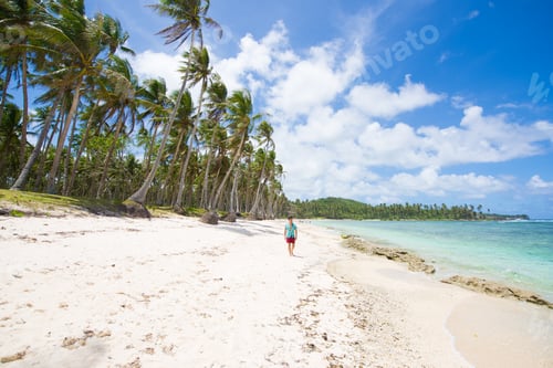 Preview: Tourist on a tropical beach in the Philippines