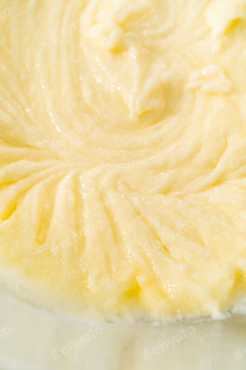 Preview: Lemon blueberry bundt cake with powdered sugar dusting