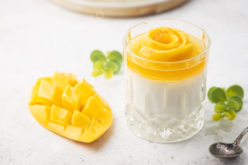 Preview: panna cotta with mango