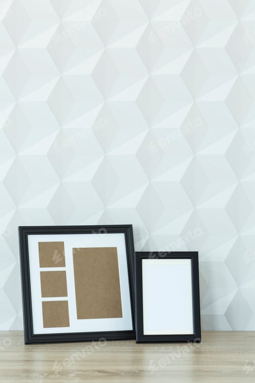 Preview: Empty photo frames on table