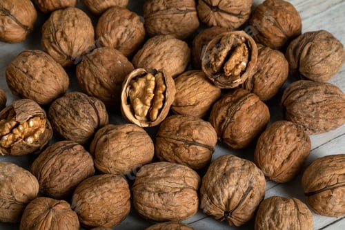 Preview: walnuts on the table