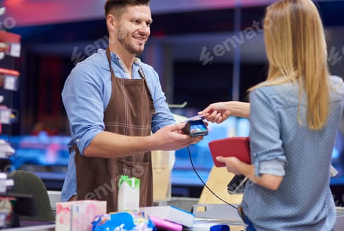 Preview: Contactless payment done by woman