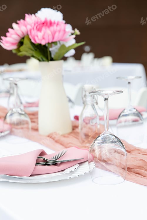 Preview: Outdoor wedding reception decor