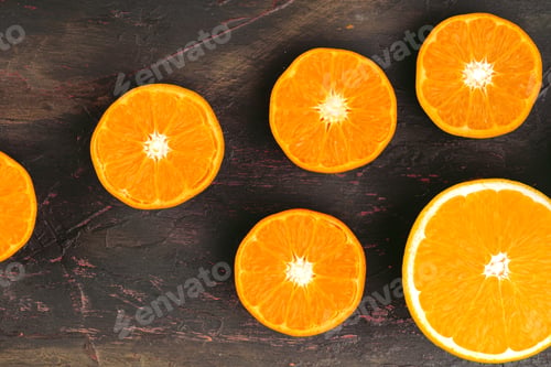 Preview: Sliced into pieces juicy ripe oranges close up