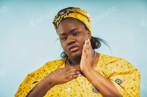 Preview: image of a beautiful woman from africa wearing traditional clothes