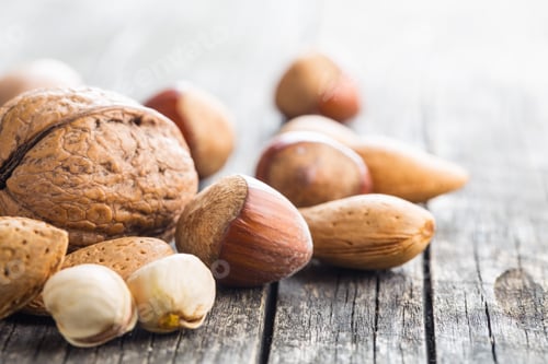 Preview: Different types of nuts in the nutshell.