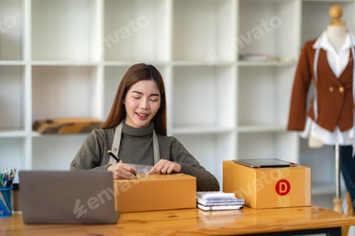 Preview: Asian Small business entrepreneur SME working with box at home, SME e-commerce digital technology co