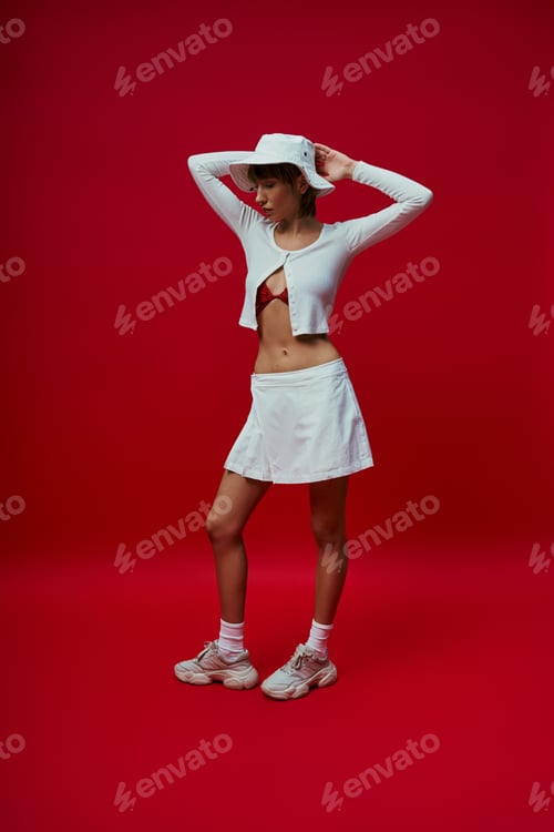 Preview: Graceful Elegance in White