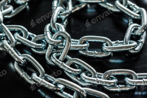 Preview: Strong chain black background
