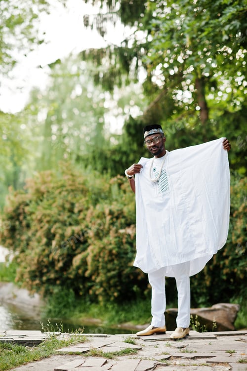 Preview: Rich black man at white national dress