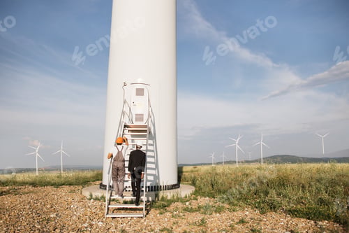 Preview: Inspector talking with technician about work of windmills