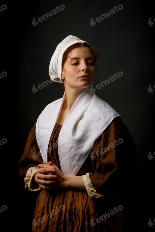 Preview: Medieval maid posing in studio