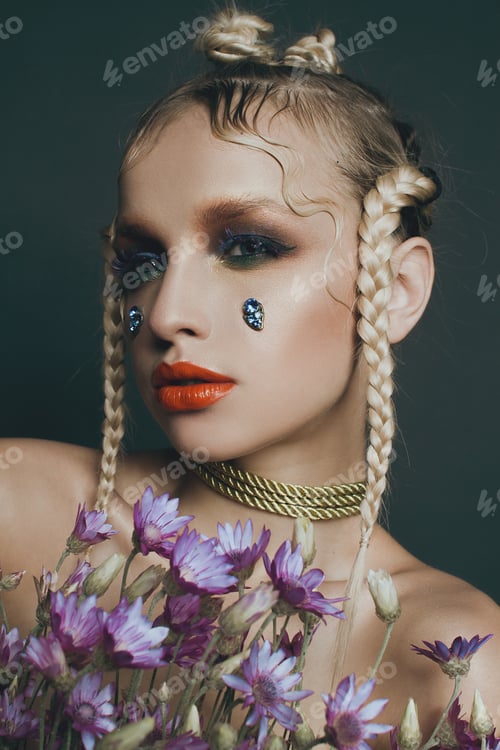 Preview: Fashionable Female Portrait In Studio With Hair, Make-Up And Flowers