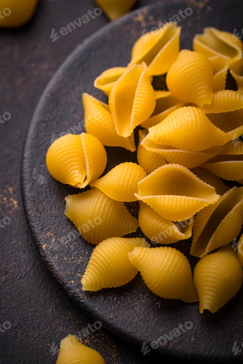 Preview: Raw pasta in shape of shells