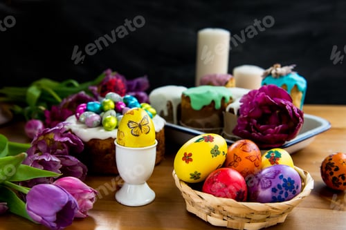 Preview: Festive Easter Table with Easter Cakes and Eggs