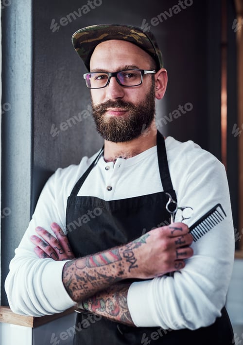 Preview: Armed up and ready to cut some hair