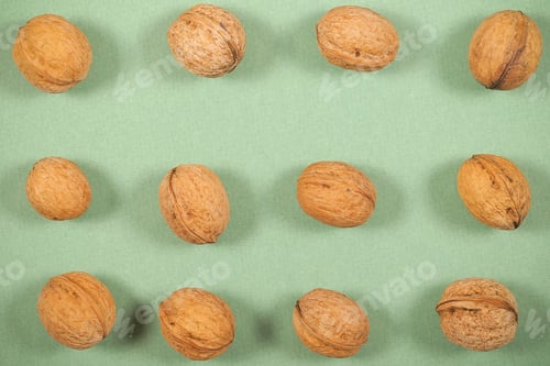Preview: Walnut Fresh Crop Lies On The Table