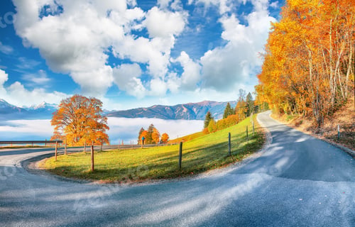 Preview: Incredible view of the meadows and mountains around Zell lake or Zeller See
