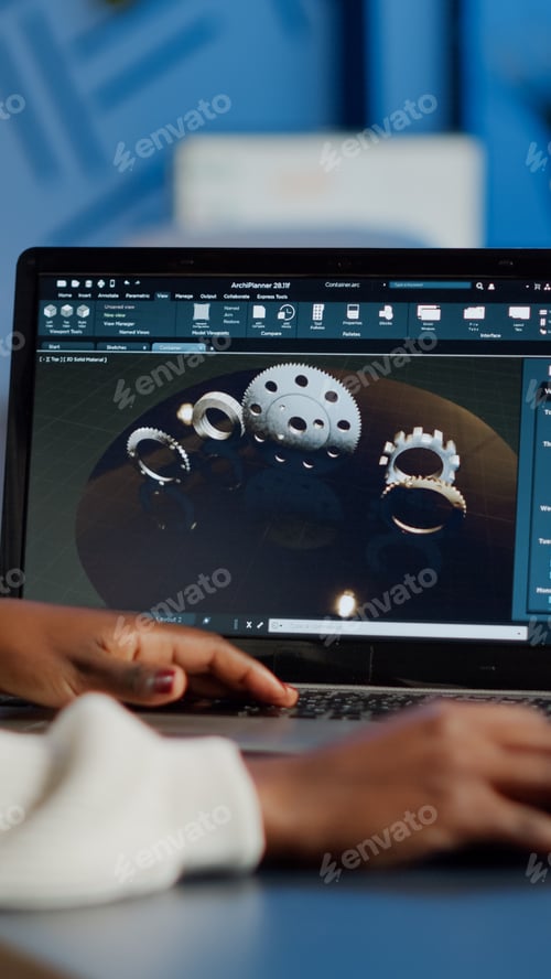 Vista previa: Ingeniero diseñador africano cansado analiza un nuevo prototipo