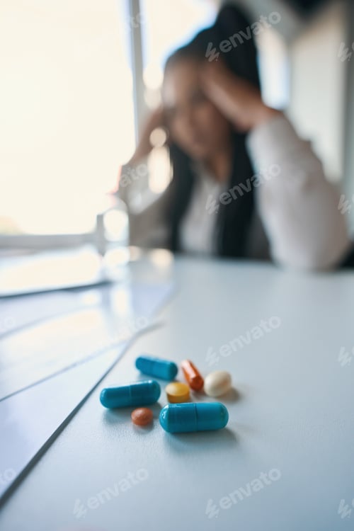 Preview: Office worker suffering from headache in workplace