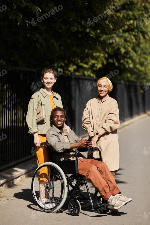 Preview: Portrait of young women with man in wheelchair
