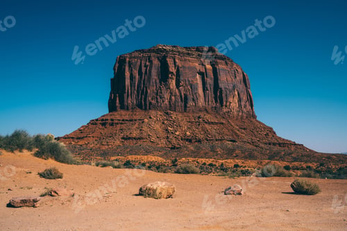 Preview: Merrick Butte in sunny Monument Valley