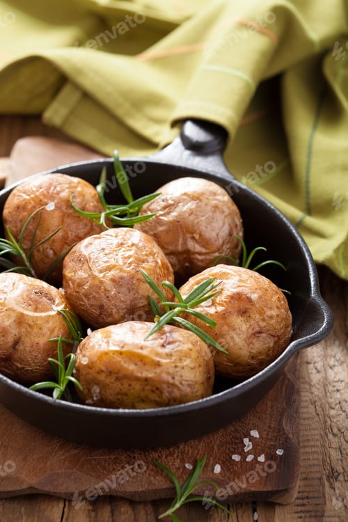 Preview: baked potatoes in black pan