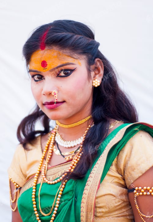 Preview: Portrait of beautiful traditional Indian woman