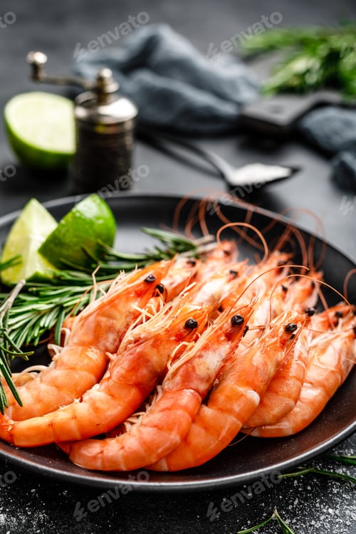 Preview: Boiled prawn shrimps on a plate