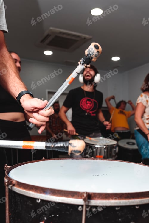 Preview: a hand with a mace beating a drum
