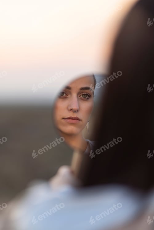Preview: Portrait woman at nature