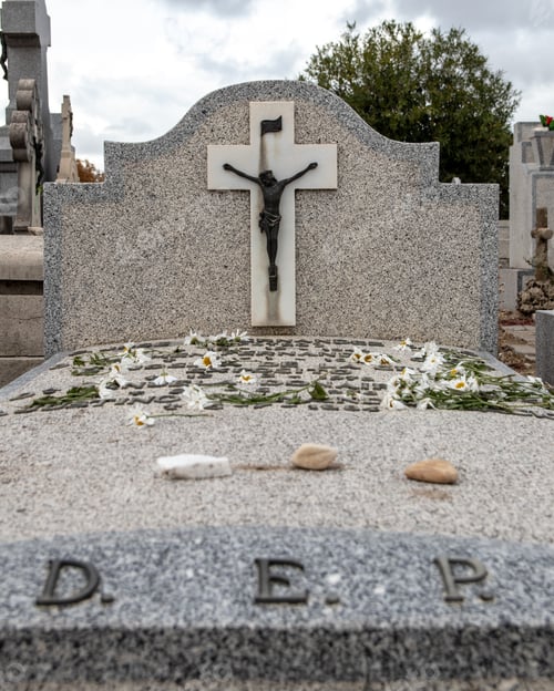 Preview: Vertical shot of a gravestone in the La Almudena cemetery in Madrid, Spain