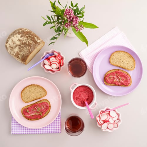 Preview: Vegan supper with bread, beetroot spread, red radish and juice