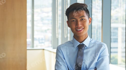 Preview: Portrait Of Smiling Businessman Wearing Shirt And Tie Standing In Modern Office