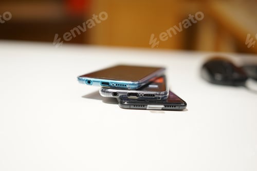 Preview: Smartphones laying on each other