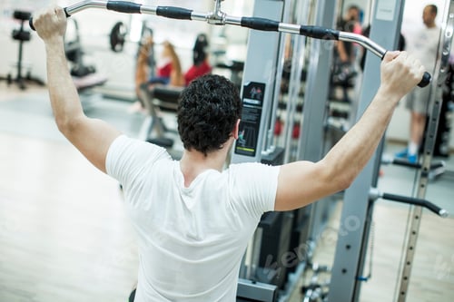 Preview: Young man training in the gym