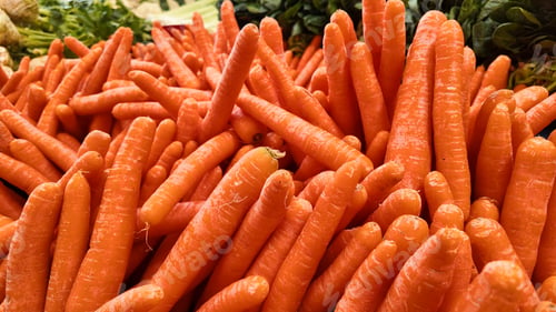 Preview: Vibrant carrots displayed at a lively farmer's market