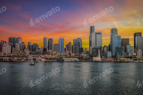 Preview: Scenic view of Downtown Seattle and Elliott Bay during a bright sunset