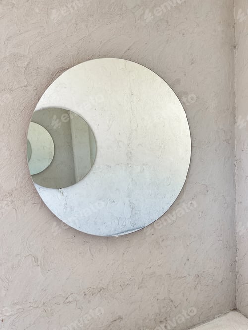 Preview: circle modern mirror, used as a wall decoration.