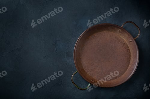 Preview: Empty cast iron pan on a dark table