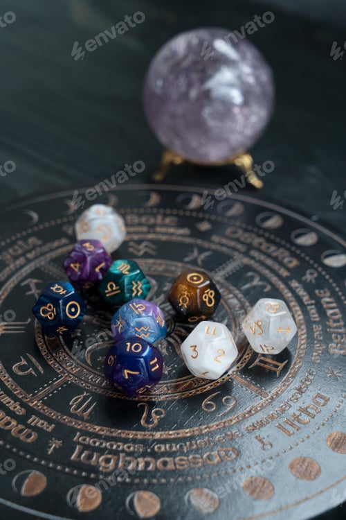 Preview: Zodiac horoscope with divination dice