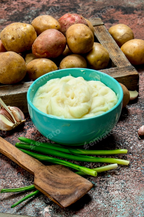 Preview: Mashed potatoes in a bowl with green onions .