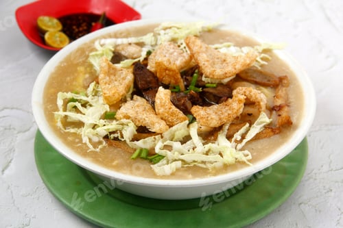 Preview: Freshly cooked Filipino food called Lomi