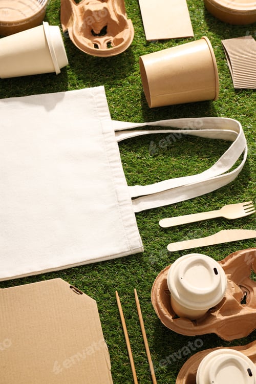 Preview: Ecological packaging for food delivery, on the grass.