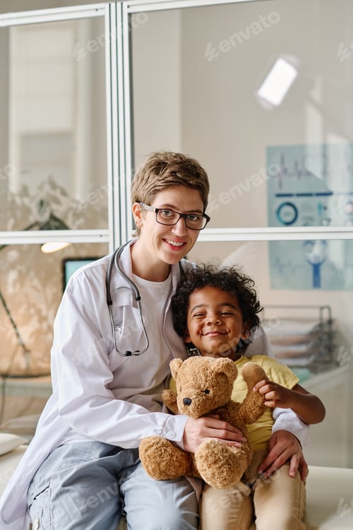 Preview: Pediatrist with little patient at office