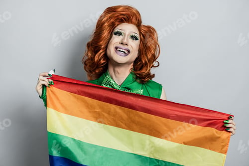 Preview: Happy drag queen holding rainbow flag - Lgbtq concept - Focus on face
