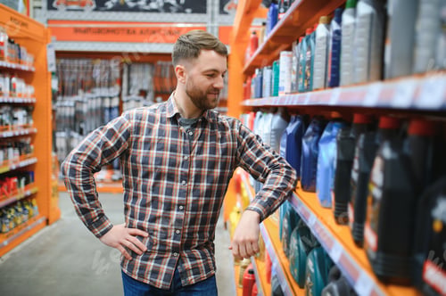 Preview: A customer at an auto parts store