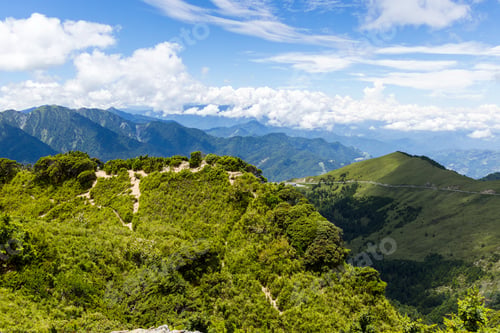 Preview: Beautiful hiking trail in Hehuanshan of Taroko National Park at Taiwan