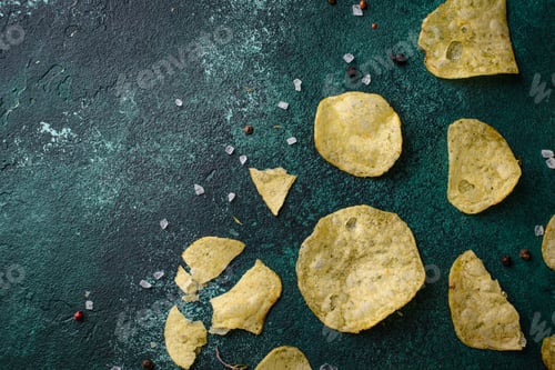 Preview: Crispy salty homemade potato chips